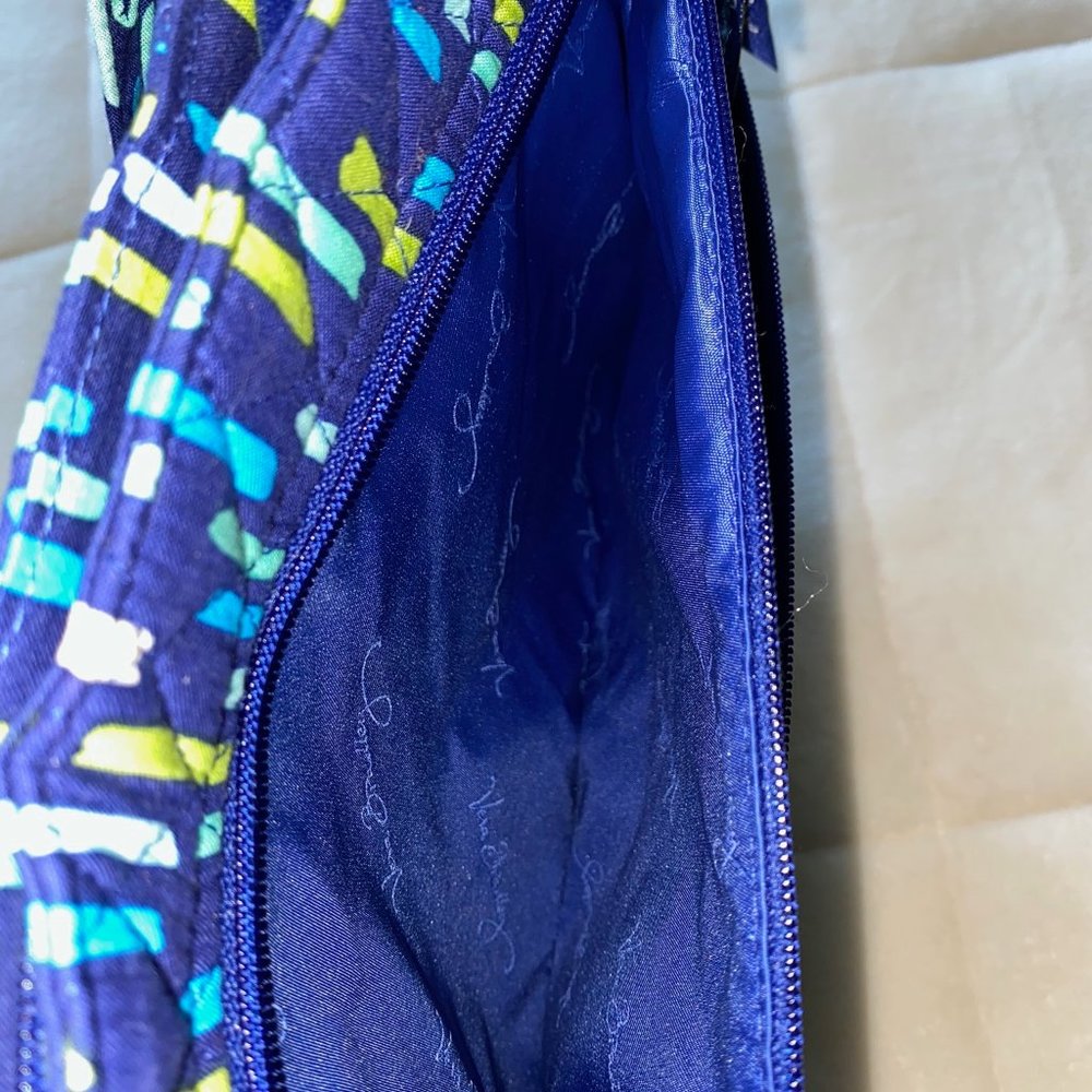 Vera Bradley Triple Zip Hipster, NWT - Picture 4 of 6